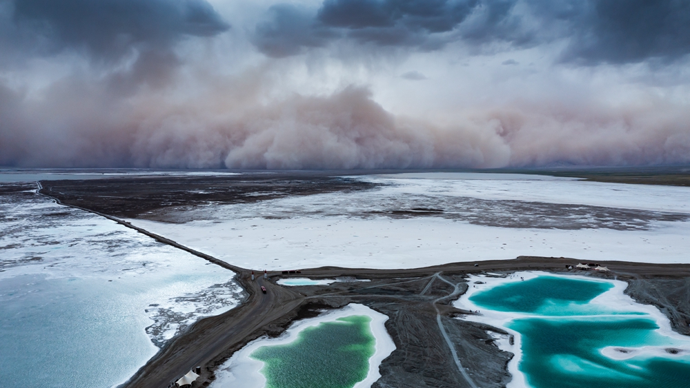 震撼！沙塵暴襲來(lái) 大片&ldquo;上映&rdquo;