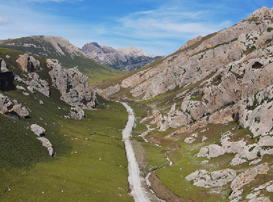 【&ldquo;飛閱&rdquo;中國(guó)】戳這里！領(lǐng)略秋日天峻溝的奇美壯麗